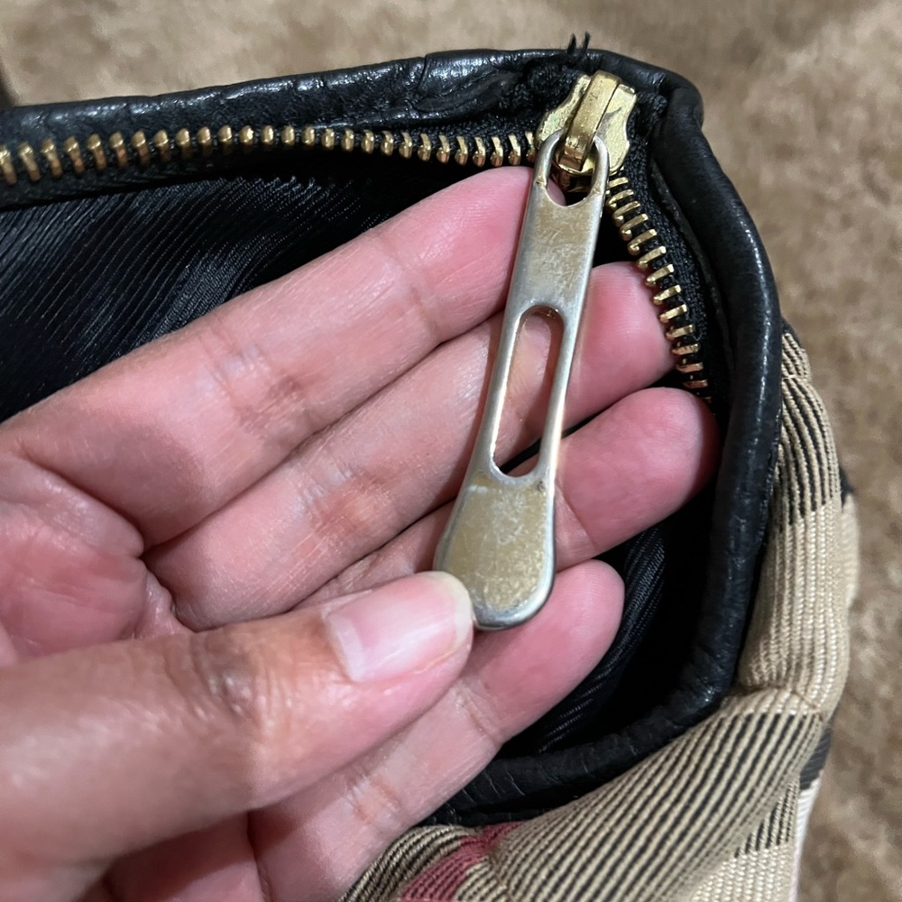 BURBERRY CANVAS HOBO - Picture 11 of 15